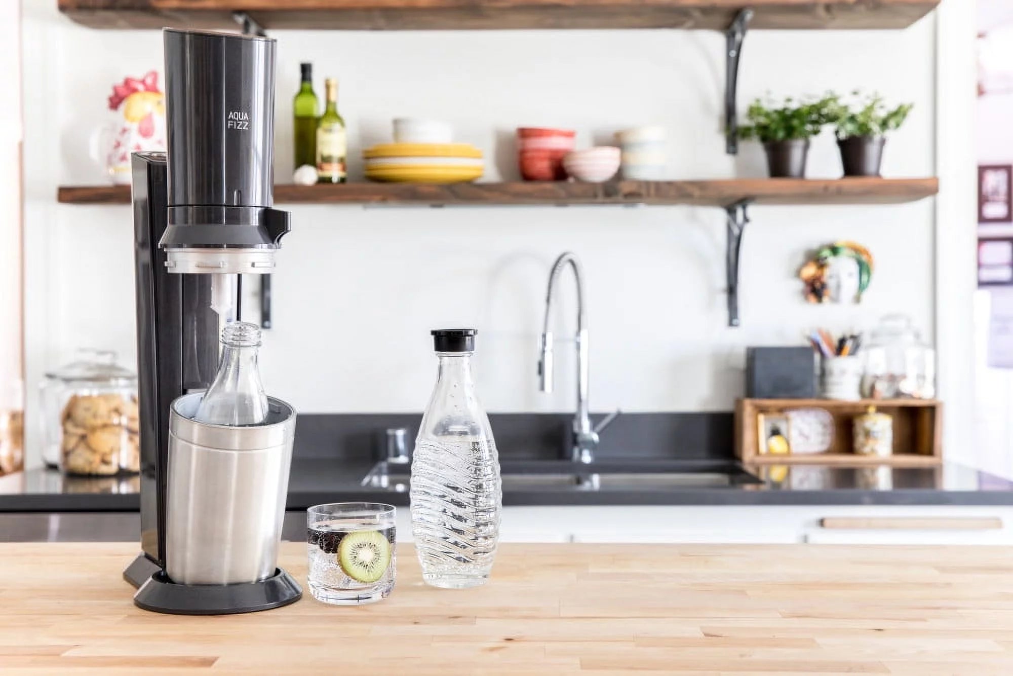Sparkling Water Maker Kit with CO2 and Glass Carafes D595850