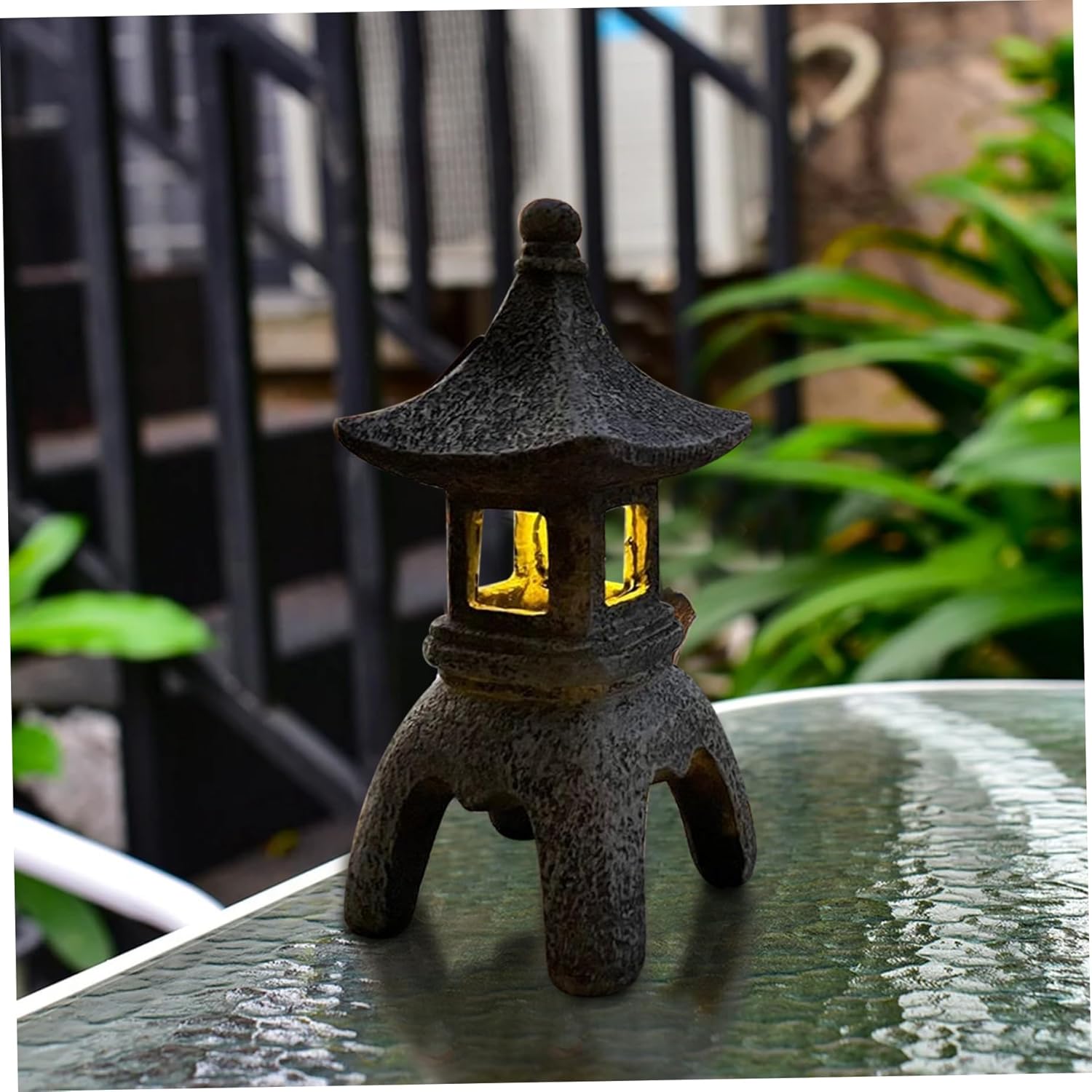 Solar Pagoda Lantern Garden Statue Resin Waterproof Outdoor Decor R5510