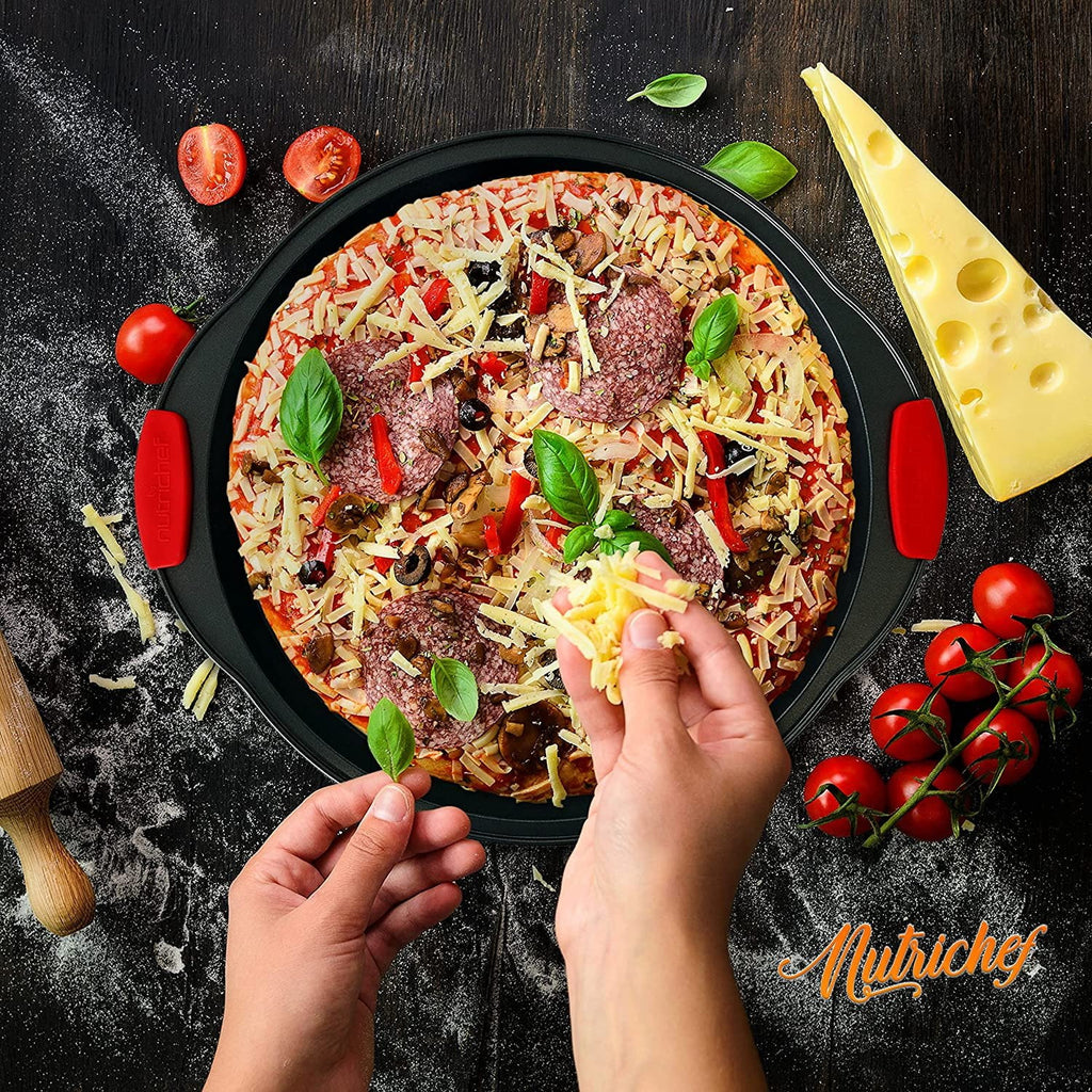 Non-Stick Round Pizza Pan with Perforated Holes and Silicone Handle O511207