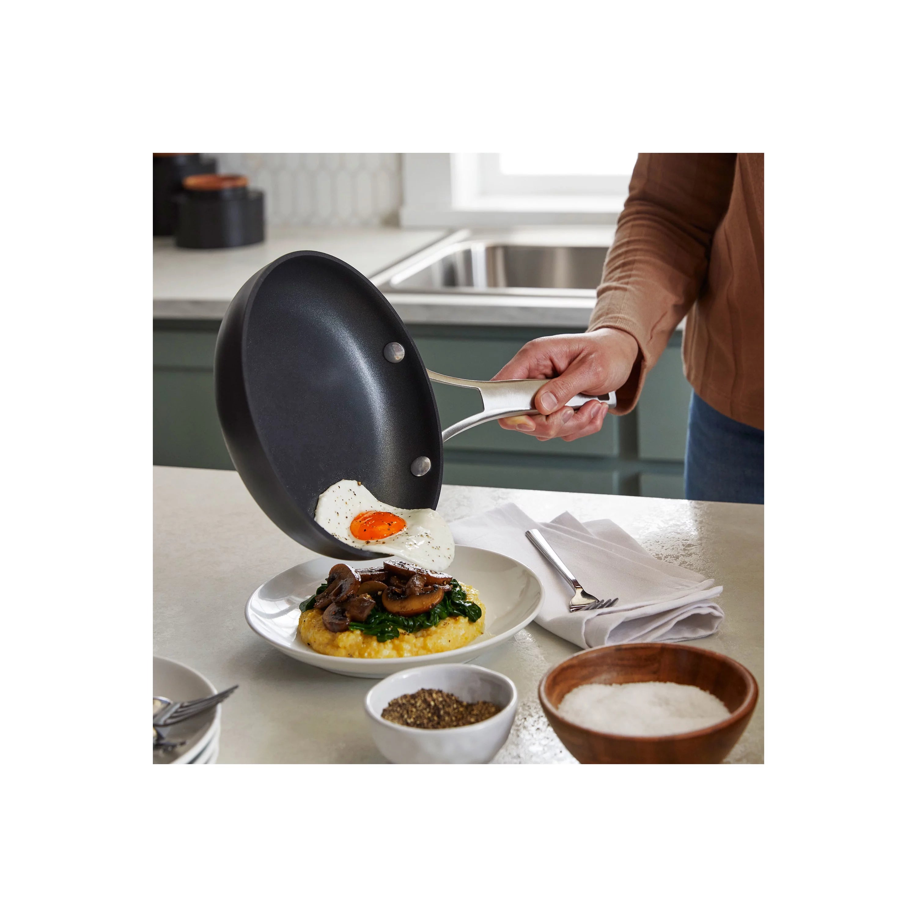 Nonstick 11-Inch Square Grill Pan L543232