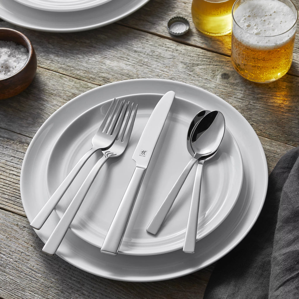 45-pc 18/10 Stainless Steel Flatware Set D5822