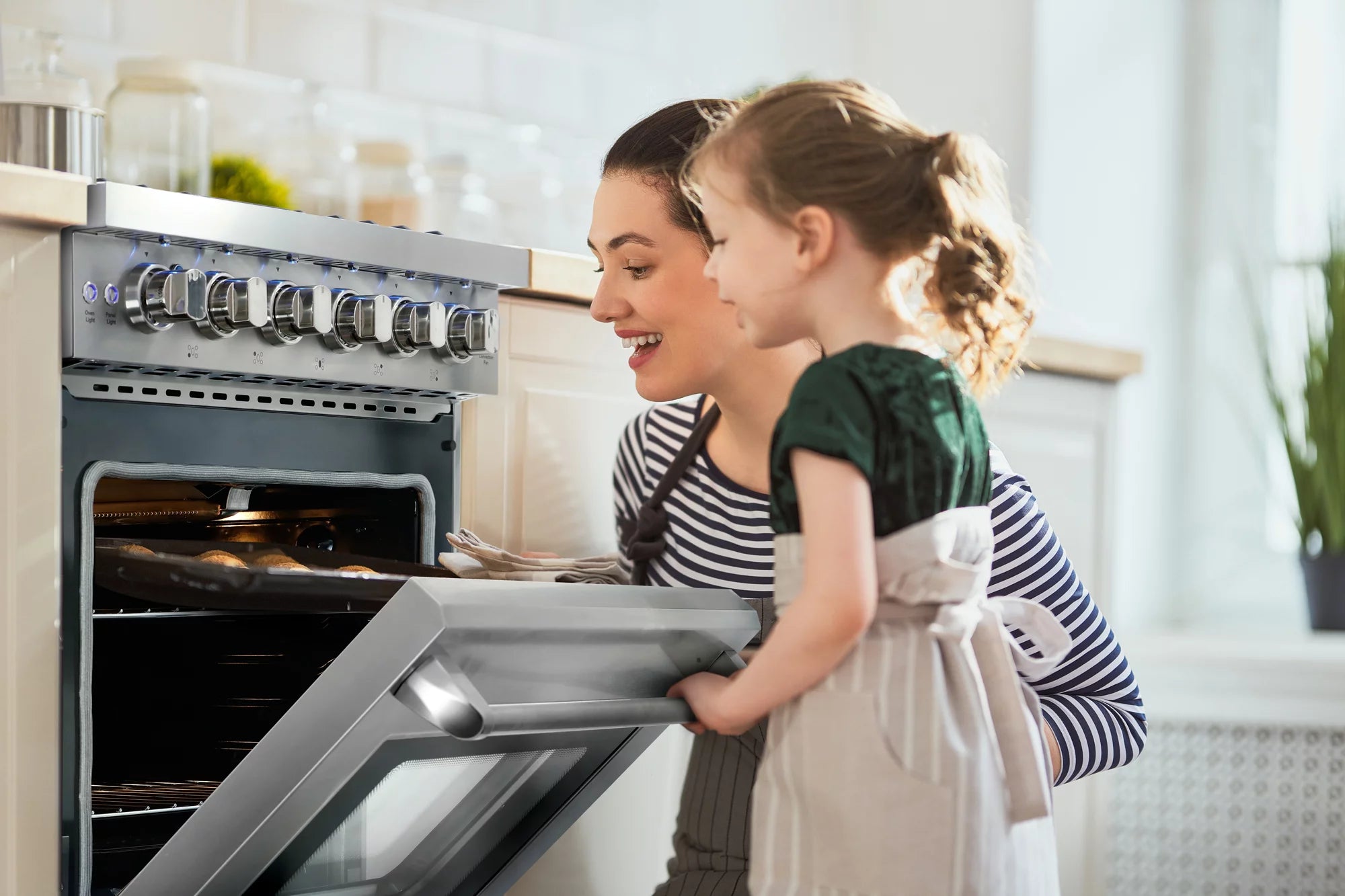 2 Piece Kitchen Appliance Package with 30" Gas Range & French Door Refrigerator X766